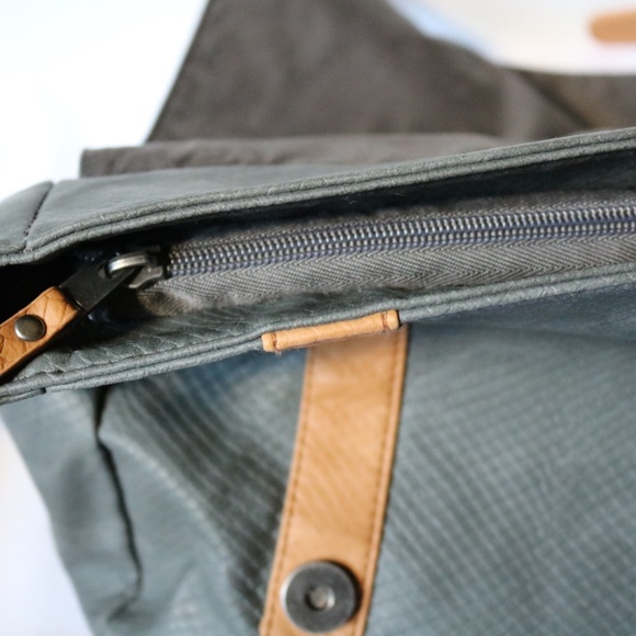 ROXY Messenger Bag Satchel Shoulder Bag Grey & Tan Polyurethane Faux Snakeskin - Picture 8 of 8